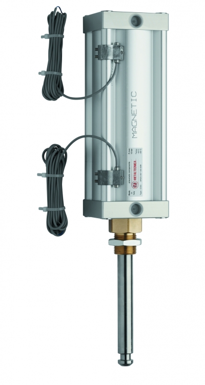 Double acting pneumatic cylinder with magnetic sensors
